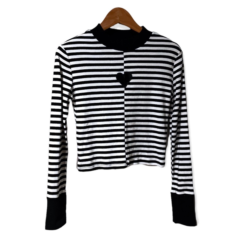 NWT HOT TOPIC Black & White Stripe Heart Mock Neck Girls Long-Sleeve Top Large